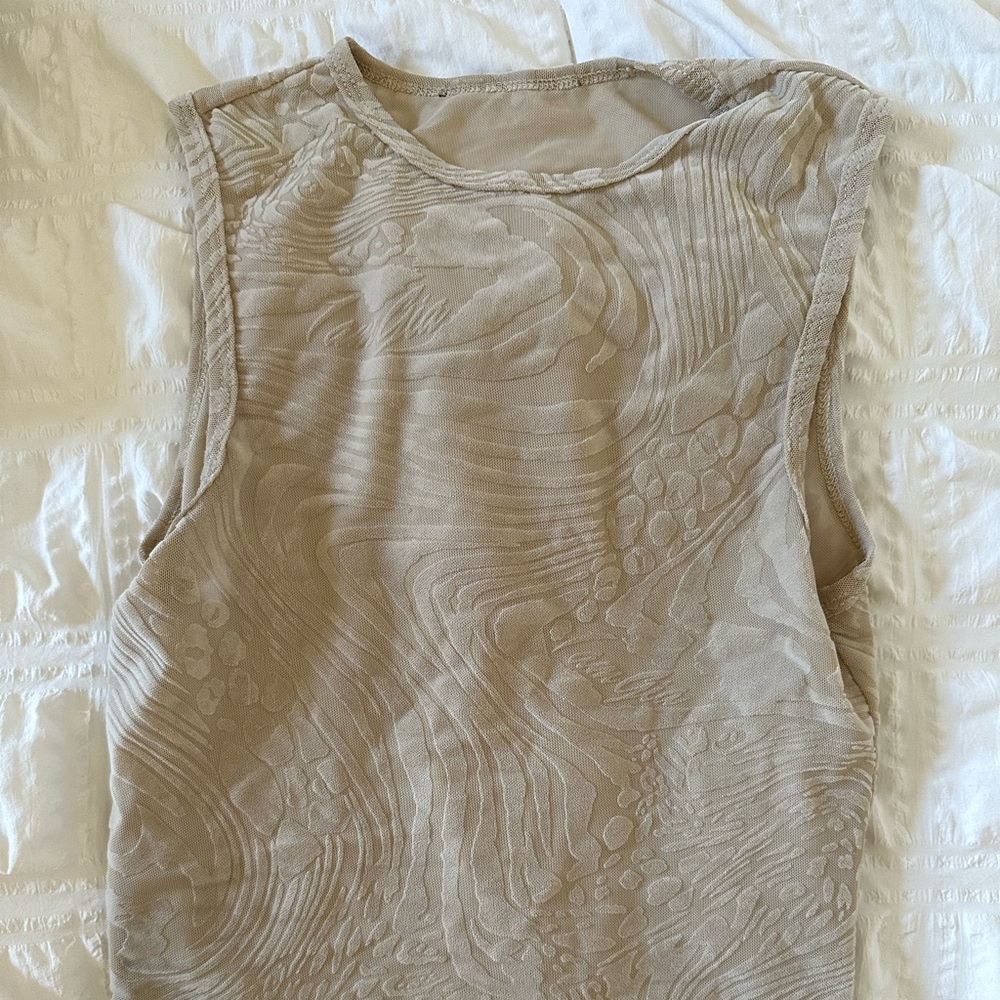 I Am Gia Amina Top in Tan Burnout